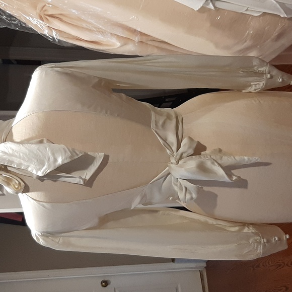 Elegant Cream Tie-Back Blouse - Picture 6 of 10